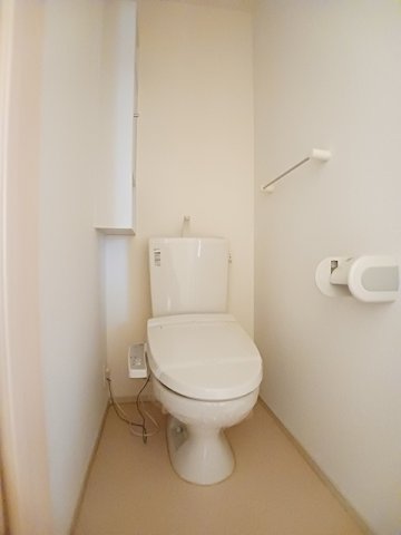 キャッスルビーチ B 2LDKHWのトイレ写真