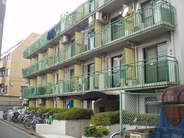 建物外観　４階建ての賃貸マンション