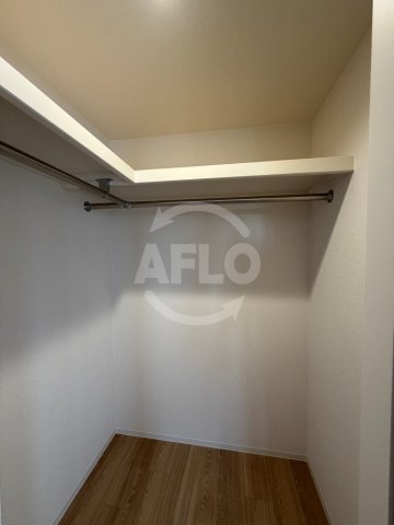 収納　セレニテ梅田北グランデ　ウォークインクローゼット