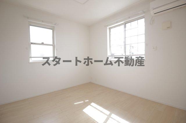 その他部屋・スペース　広くて明るい寝室