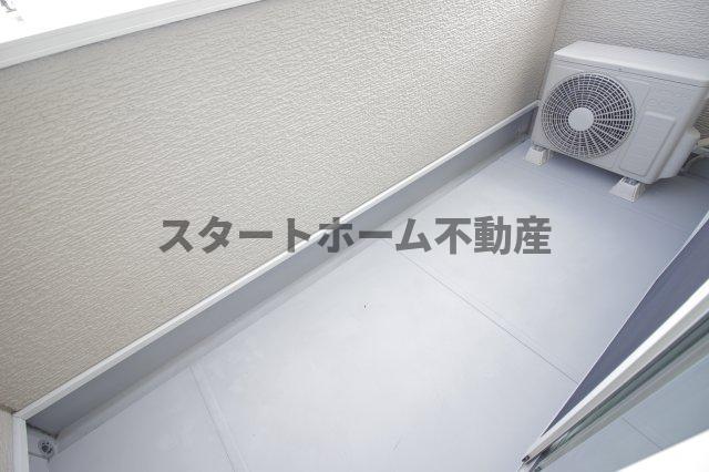 バルコニー　外からの目が気にならないバルコニーで洗濯物が干せます