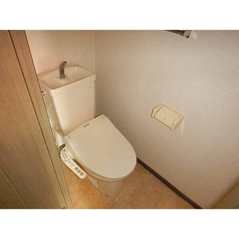 地下鉄七隈線 薬院大通駅 徒歩7分 14階建 築35年のトイレ写真