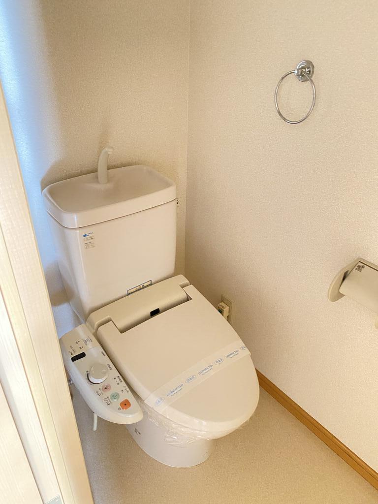 トイレ　同タイプのお部屋のものとなります。