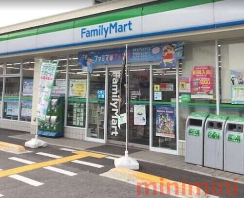 コンビニ　ファミリーマート高槻南庄所町店（コンビニ）まで241m