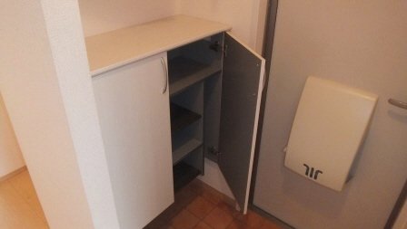 玄関　下駄箱完備