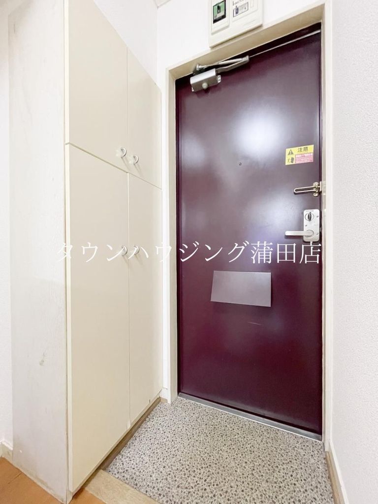パレス六郷土手の玄関写真