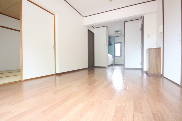 居室・リビング　※102号室の写真です