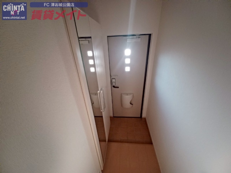 玄関　反転タイプ写真
