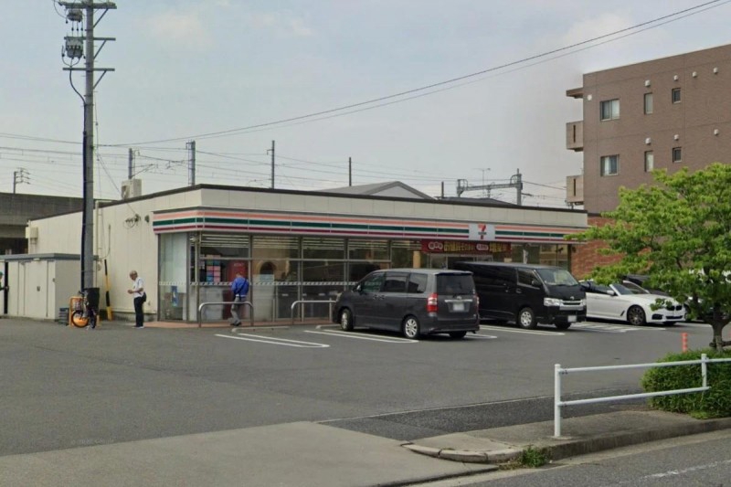 コンビニ　セブンイレブン 名古屋烏森町8丁目店（コンビニ）まで485m