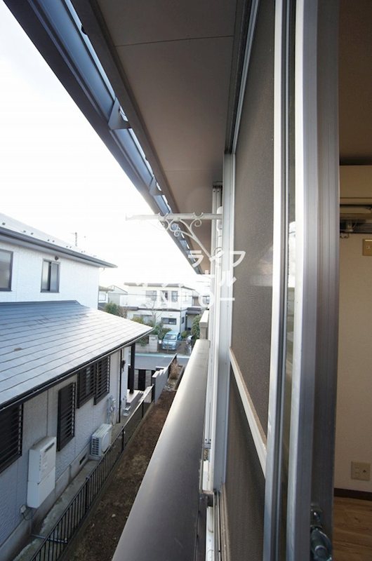 バルコニー　庇も十分あるので、急な雨でも安心です☆