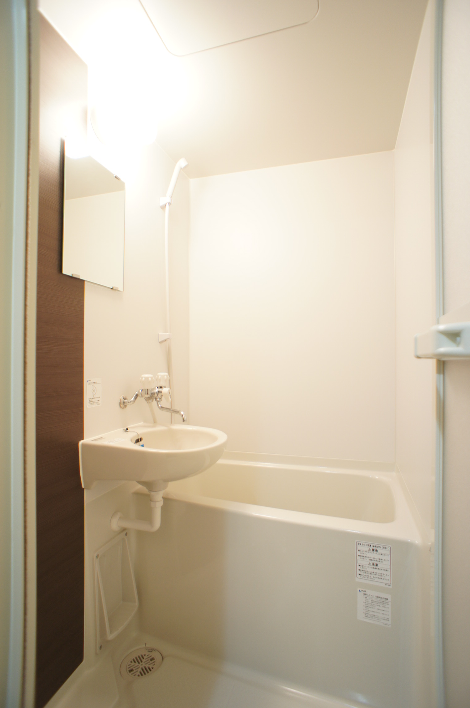 バス・シャワールーム　浴室内に洗面ボールあります！