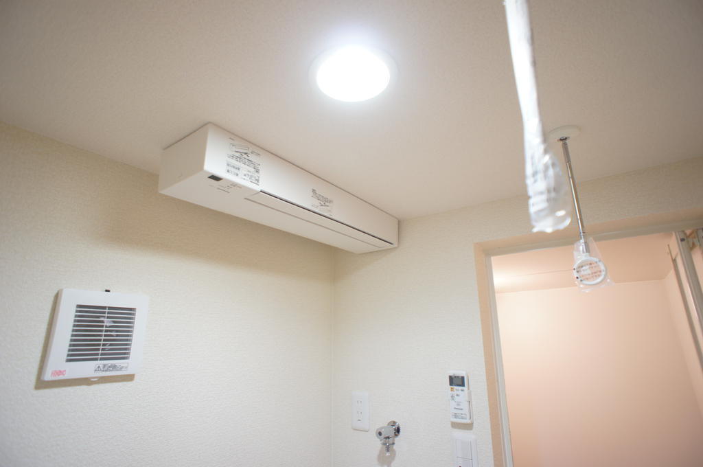 その他設備　部屋干しファン付・物干しフックがあります！！