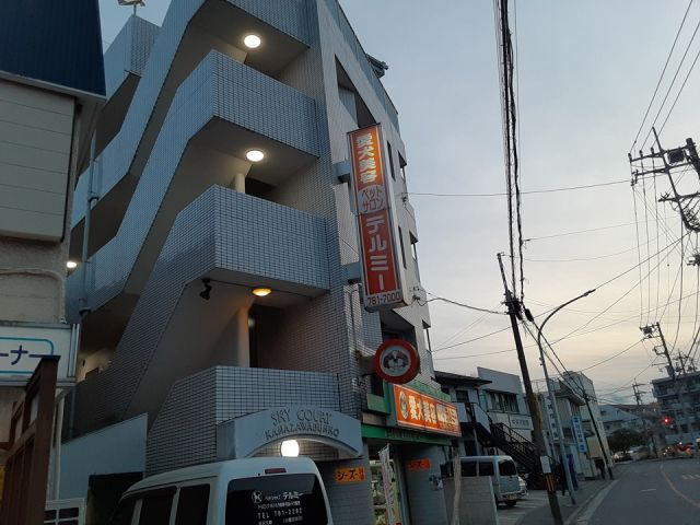 横浜市金沢区釜利谷東のマンションの建物外観