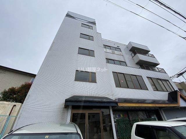 枚方市東香里新町のアパートの建物外観