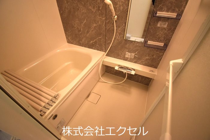バス・シャワールーム　追い焚き、浴室乾燥機付き。