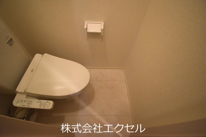 トイレ　温水洗浄便座です。