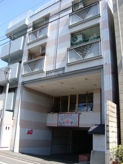 京都市東山区本町６丁目のマンションの建物外観