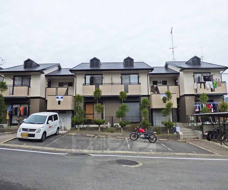 京都市北区西賀茂北川上町のアパートの建物外観