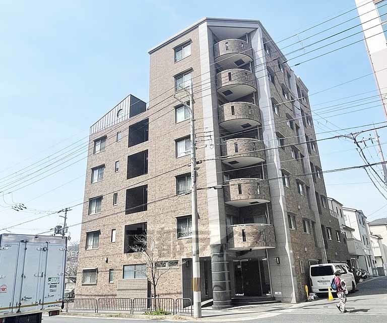 京都市山科区四ノ宮神田町のマンションの建物外観