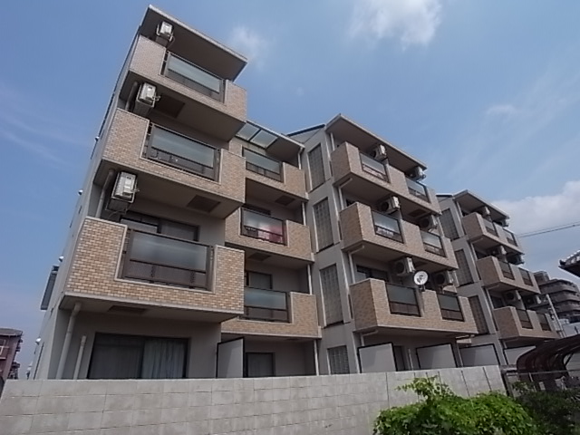 加古川市平岡町新在家のマンションの建物外観