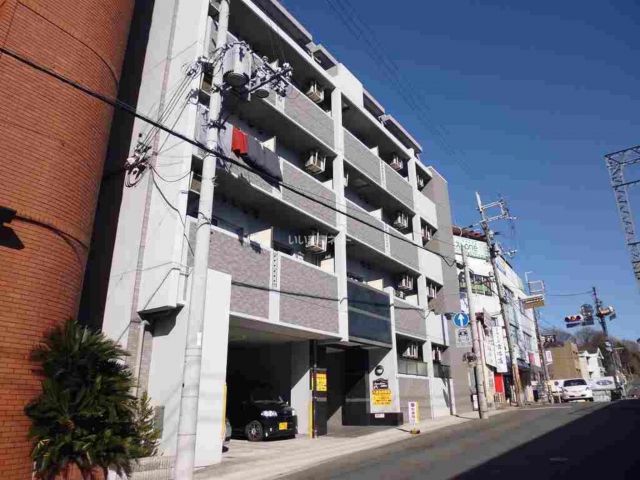 奈良市富雄北のマンションの建物外観