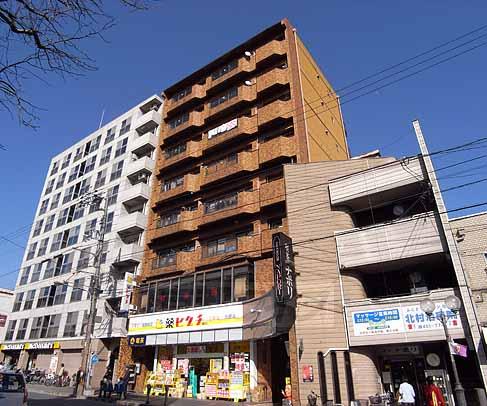 京都市上京区亀屋町のマンションの建物外観