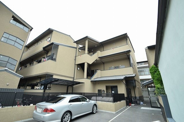 【京都市上京区新白水丸町のマンションの建物外観】