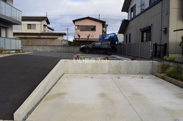 【福知山市厚中町のマンションの駐車場】