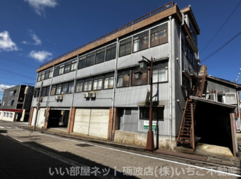 パームトップ本町の建物外観