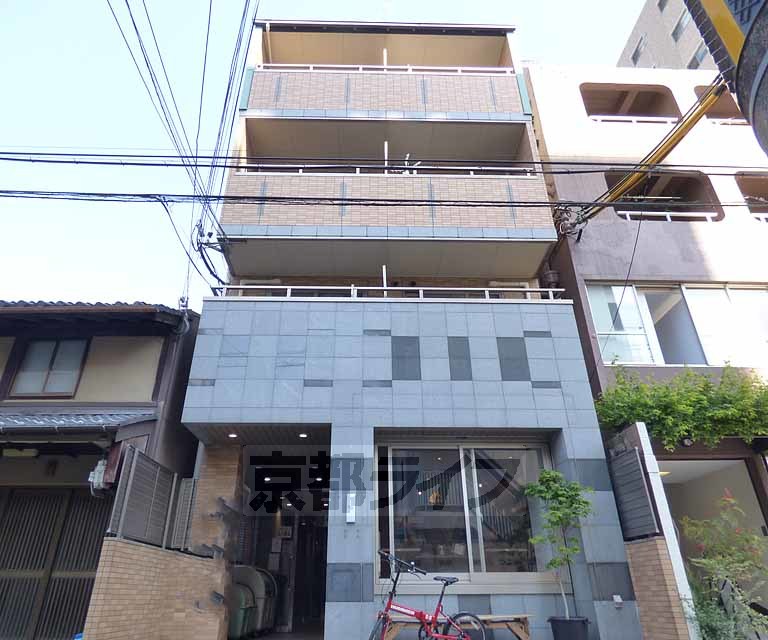 京都市中京区高田町のマンションの建物外観