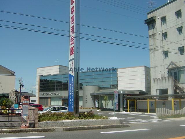 【岐阜市日野東のアパートの銀行】