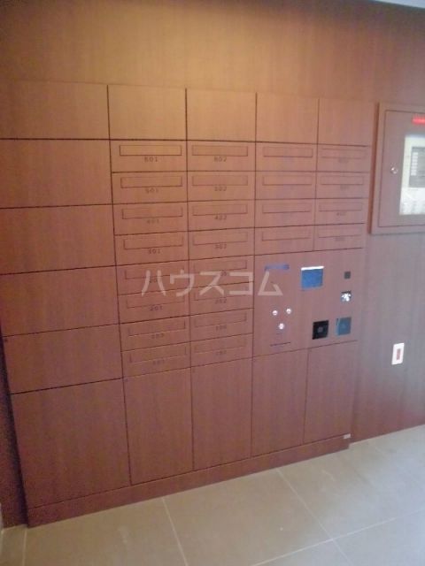 【那覇市上之屋のマンションのロビー】