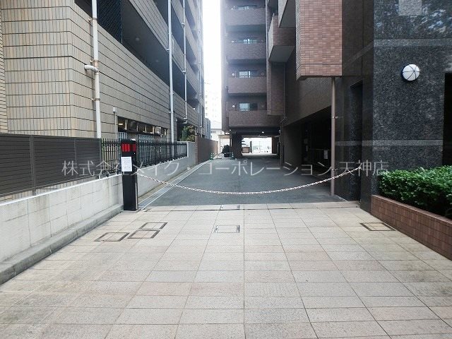 【福岡市中央区渡辺通のマンションの駐車場】