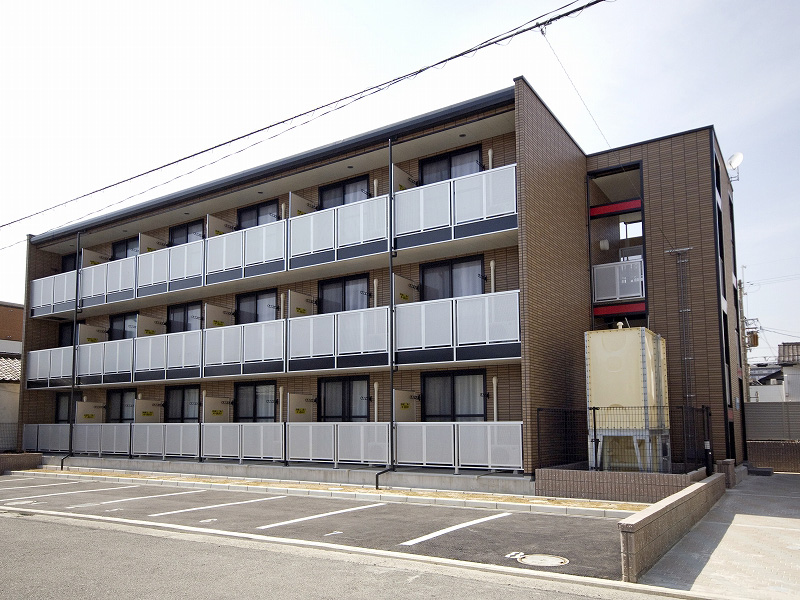 【レオパレス寺地の建物外観】