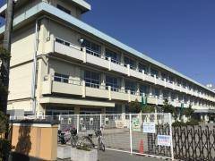 【カーサ・プラムIIの小学校】