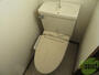 トイレ　ウォシュレット機能がついたトイレです。安心して使用できますね