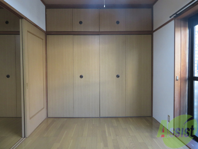 収納　寝室にあったクローゼット。荷物がたくさんあっても大丈夫。