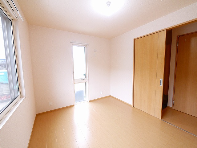 その他部屋・スペース　落ち着いて過ごせるお部屋なので、寝室にいかがでしょうか