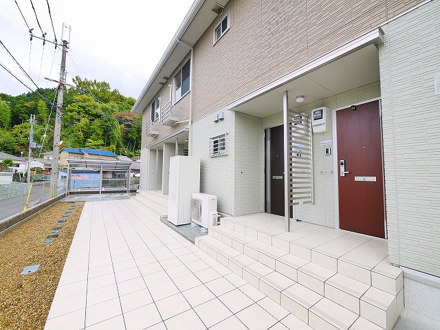 その他共有部分　清潔な玄関回りです