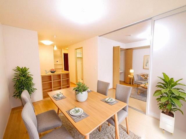 居室・リビング　CGで家具等を配置したもので家具等は含まれません。