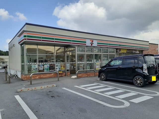 コンビニ　セブンイレブン名護屋部店（コンビニ）まで750m