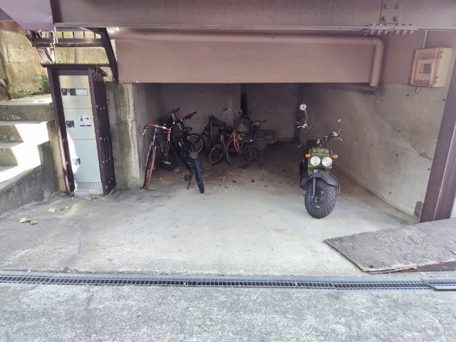 その他共有部分　屋根付き駐輪場