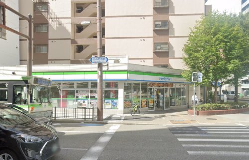 コンビニ　ファミリーマート 江戸堀二丁目店（コンビニ）まで588m