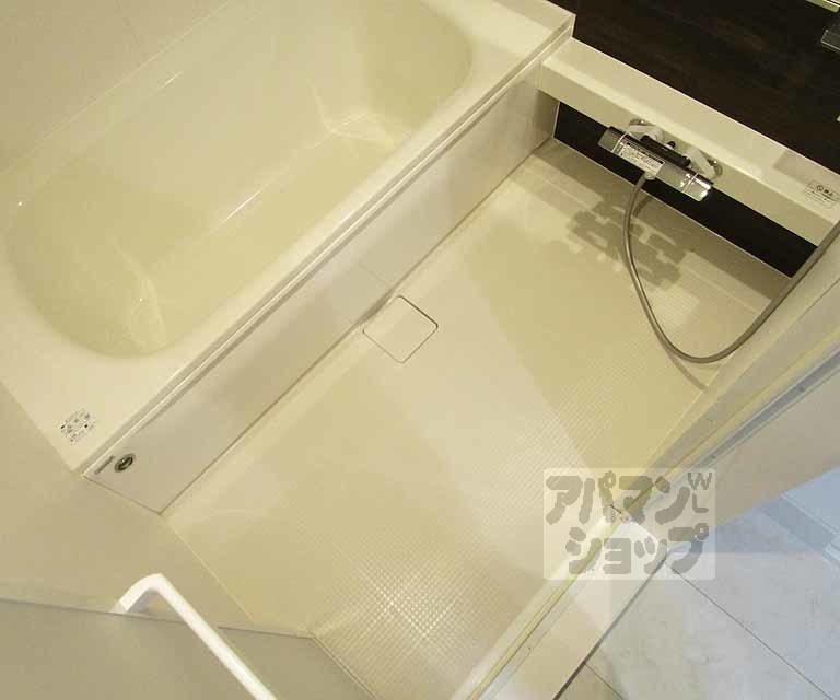 バス・シャワールーム　３０２号室の写真です。