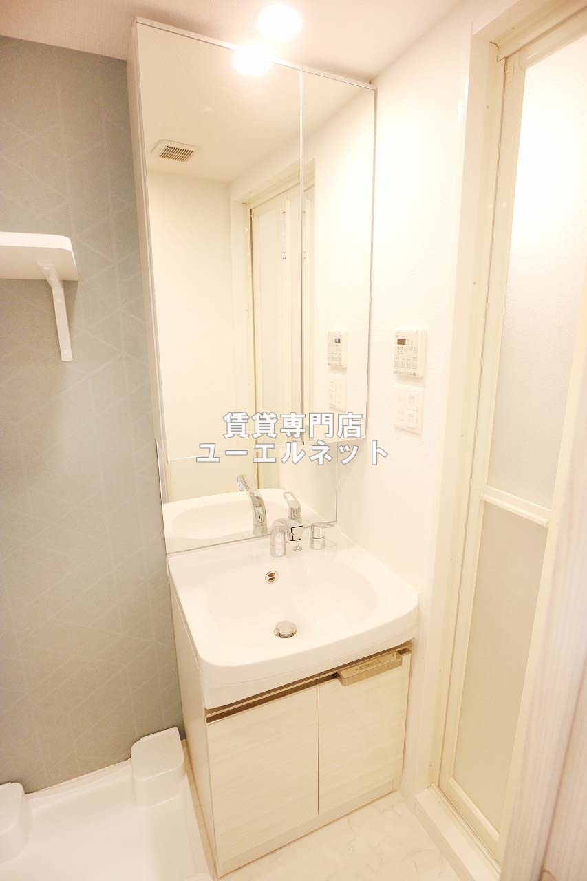 洗面設備　清潔感のある洗面台