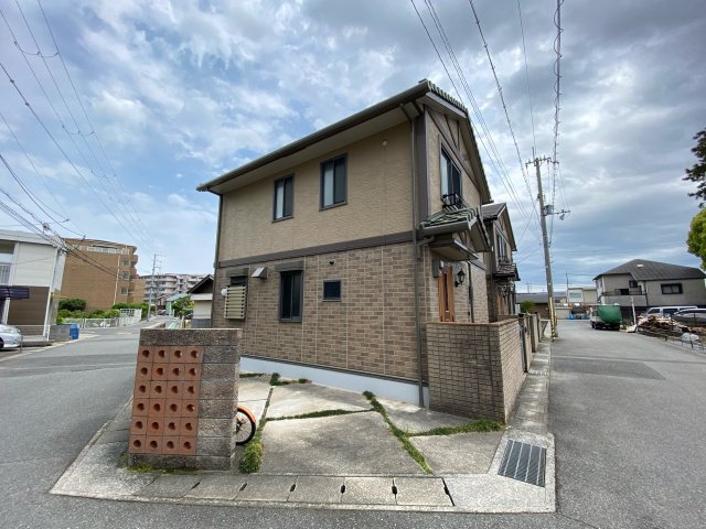 建物外観　敷地内に駐車場1台付き！