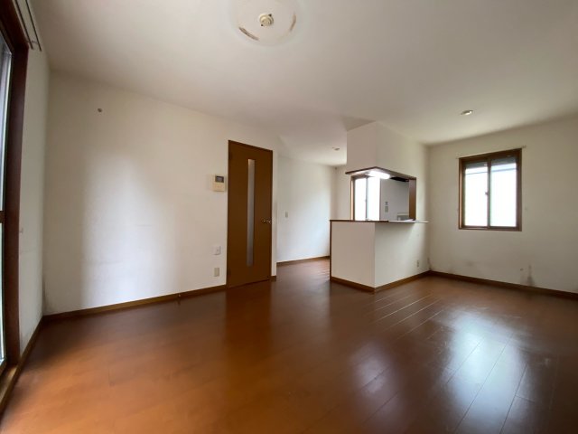 居室・リビング　南向き13.5帖のリビングです♪