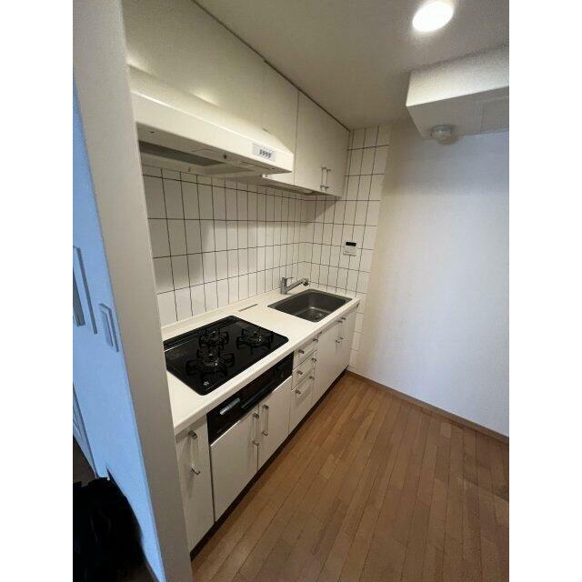 キッチン　システムキッチン（3口ガスコンロ・グリル付）