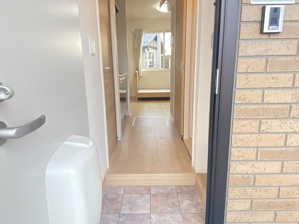 玄関　※室内写真・動画・パノラマは同物件別部屋のものです。