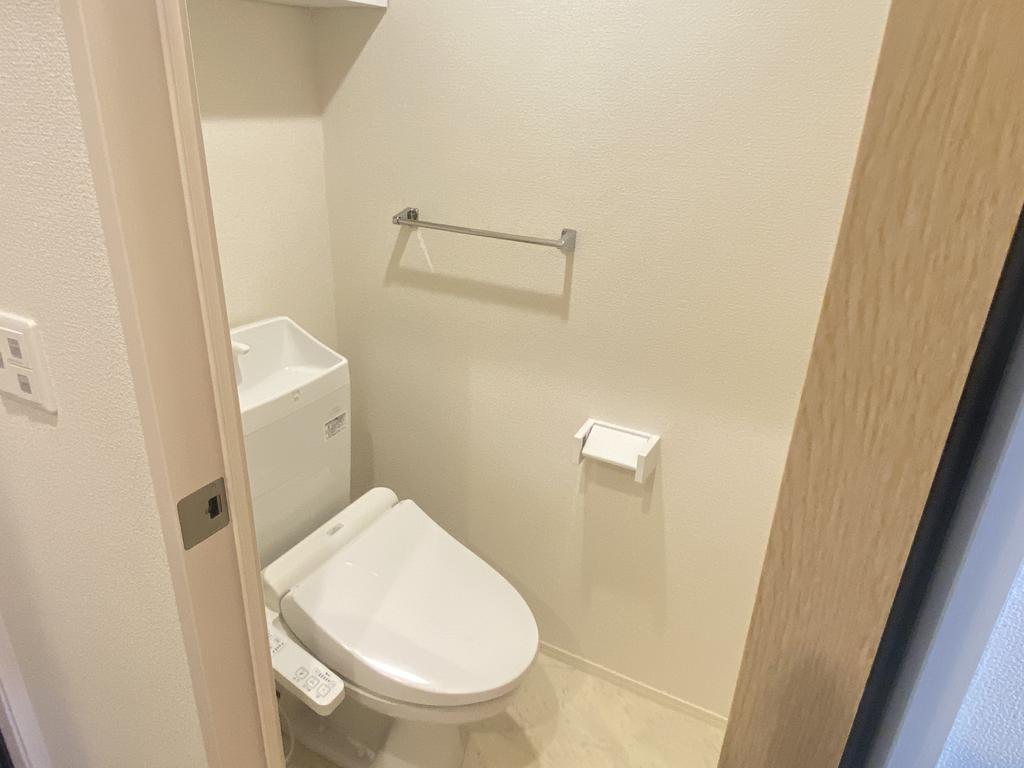 トイレ　※室内写真・動画・パノラマは同物件別部屋のものです。